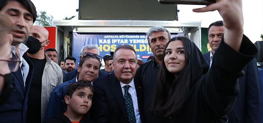 Başkan Böcek Kaş'ta muhtar ve STK temsilcileriyle buluştu