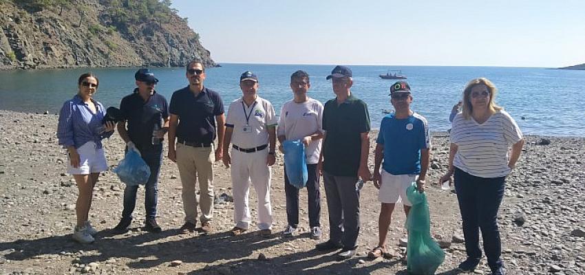 Türkiye'nin en önemli turizm merkezlerinden olan Kemer'de kıyı temizliği yapıldı