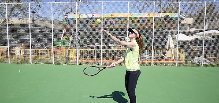 Büyükşehir'in yenilediği tenis kortları açıldı