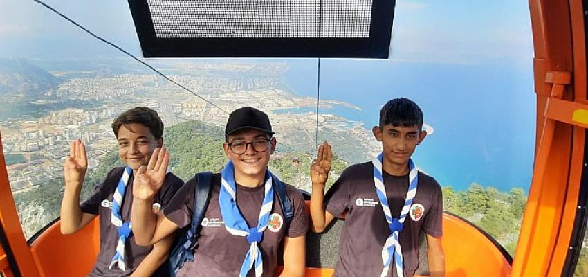 Antalya Büyükşehir izcileri Tünektepe'den şehri izledi
