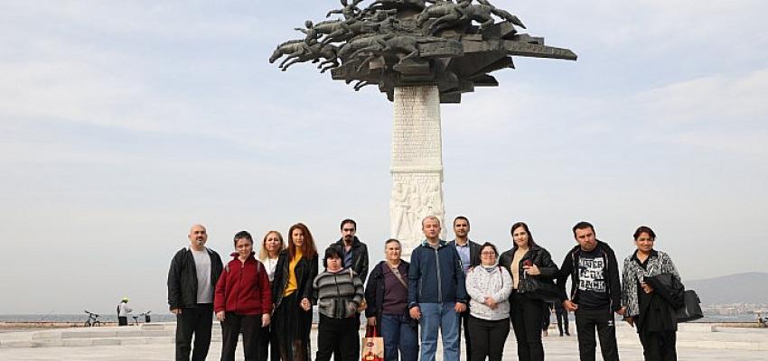 Menderes Belediyesi'nden kursiyerlere