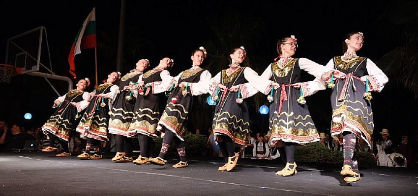 Festival ikinci gününde Altınova Sahil'de vatandaşlarla buluşacak.