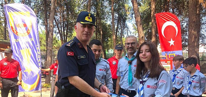 Antalya Büyükşehir izcilerinden Jandarma Komutanlığı'na ziyaret