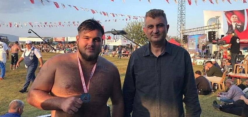 Gölcüklü Yunus Emre Akman Elmalı'da Büyük Orta Boya Yükseldi