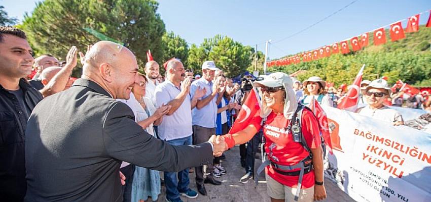 Zafer yolu kafilesi 100 yıl önceki gibi Kemalpaşa'da