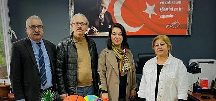 En çok atık pil toplayan Zafer İlkokulu’na ödül