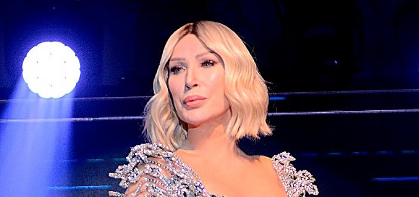 Ünlü Objeler Sergisi'ne Seda Sayan da Katıldı