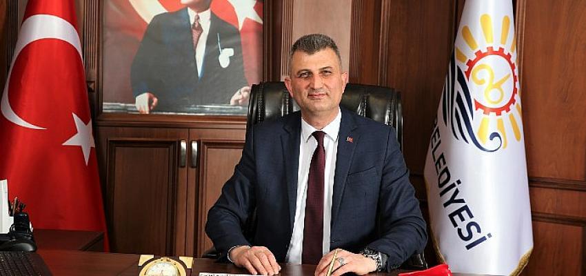 Gölcük Belediye Başkanı Ali Yıldırım Sezer, Kurban Bayramı münasebetiyle yaptığı açıklamada