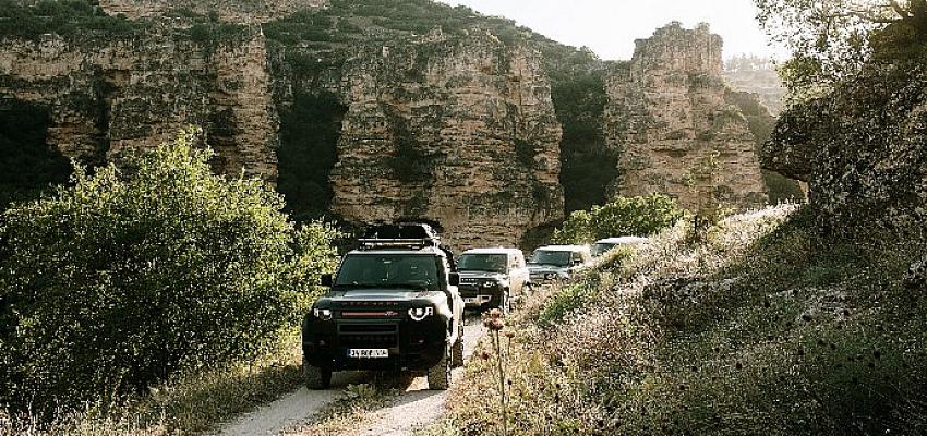 Uşak'ın Tarihi ve Doğal Zenginliklerinde Defender ile Heyecan Verici Bir Sürüş Deneyimi