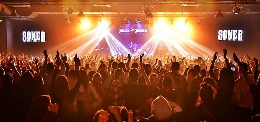 Jolly Joker'de Soner Sarıkabadayı izdihamı