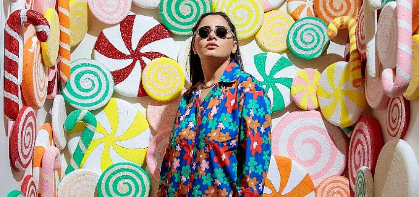 ''Elif Akbaş'' yeni şarkısı ile döndü!