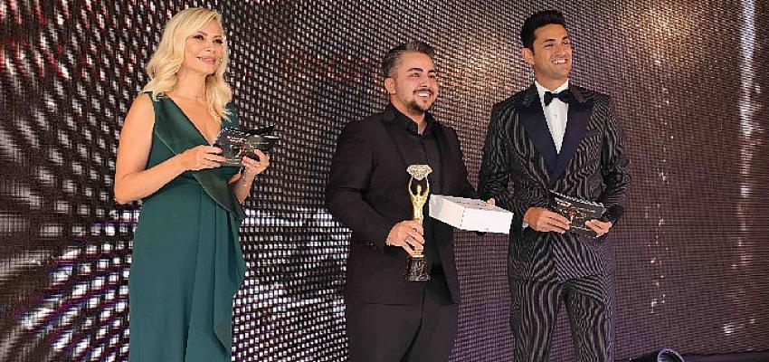 'Kaan Yağcı'; Yılın En Başarılı Kalıcı Makyaj Masterı Oldu!