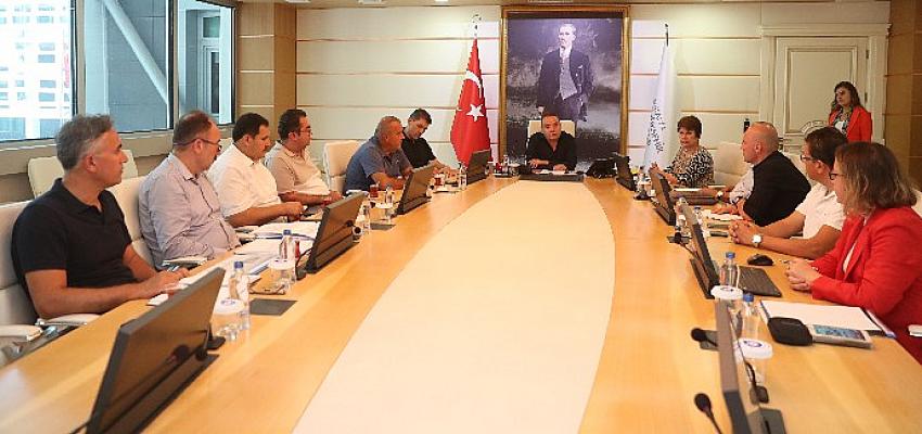 Başkan Böcek, Deprem Master Planı'nı Büyükşehir meclis grup başkanlarına anlattı