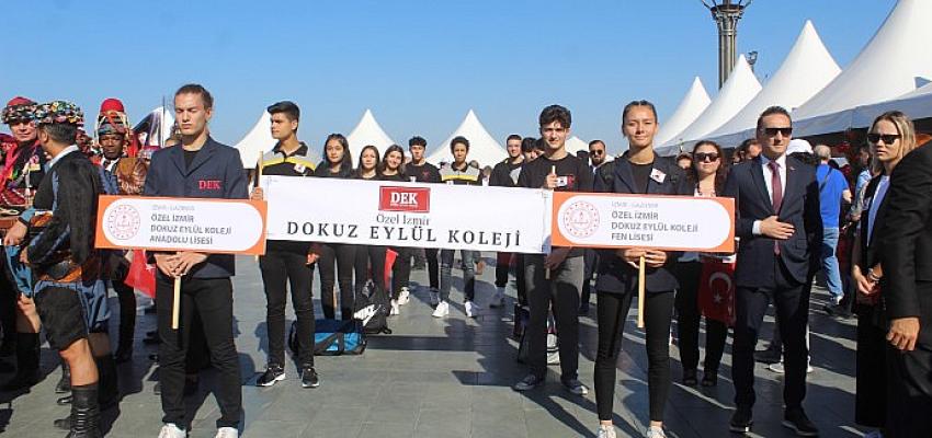 Dokuz Eylül Koleji, İzmir’in kurtuluşunu coşkuyla kutladı