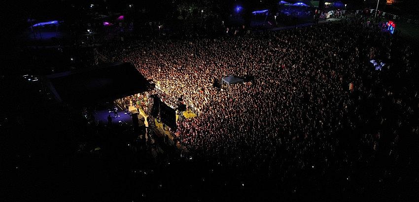 Gençler 19 Mayıs'ı Ünlü Rapçi Cezayla kutladı